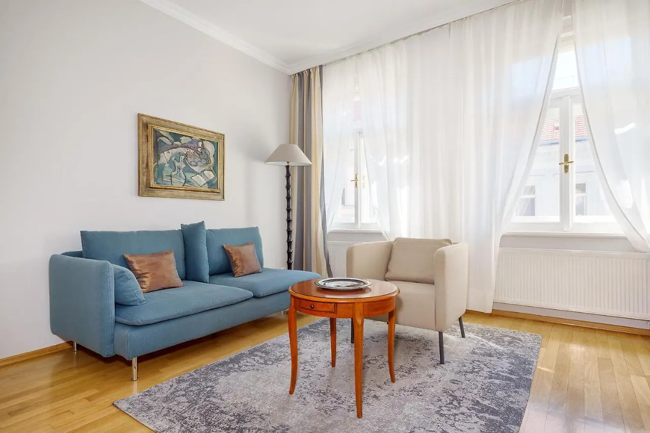 Hunger Wall Residence Praga 4*,